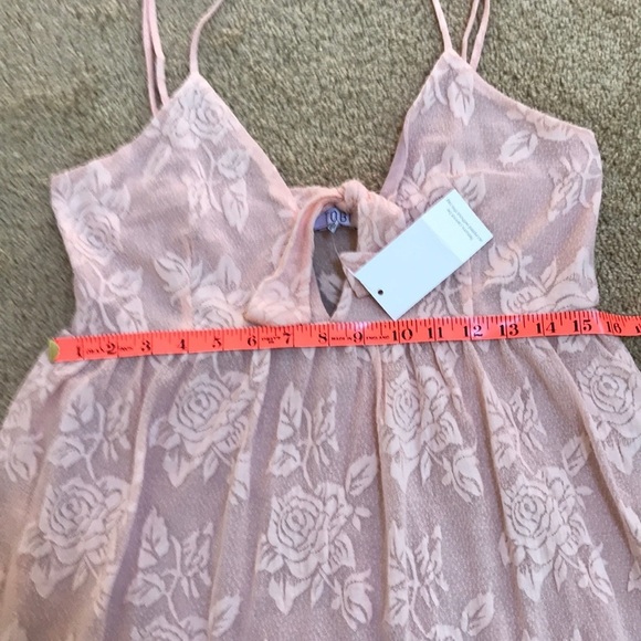 NWT! Tobi Size L Blush Dress With tie knot - Picture 7 of 8